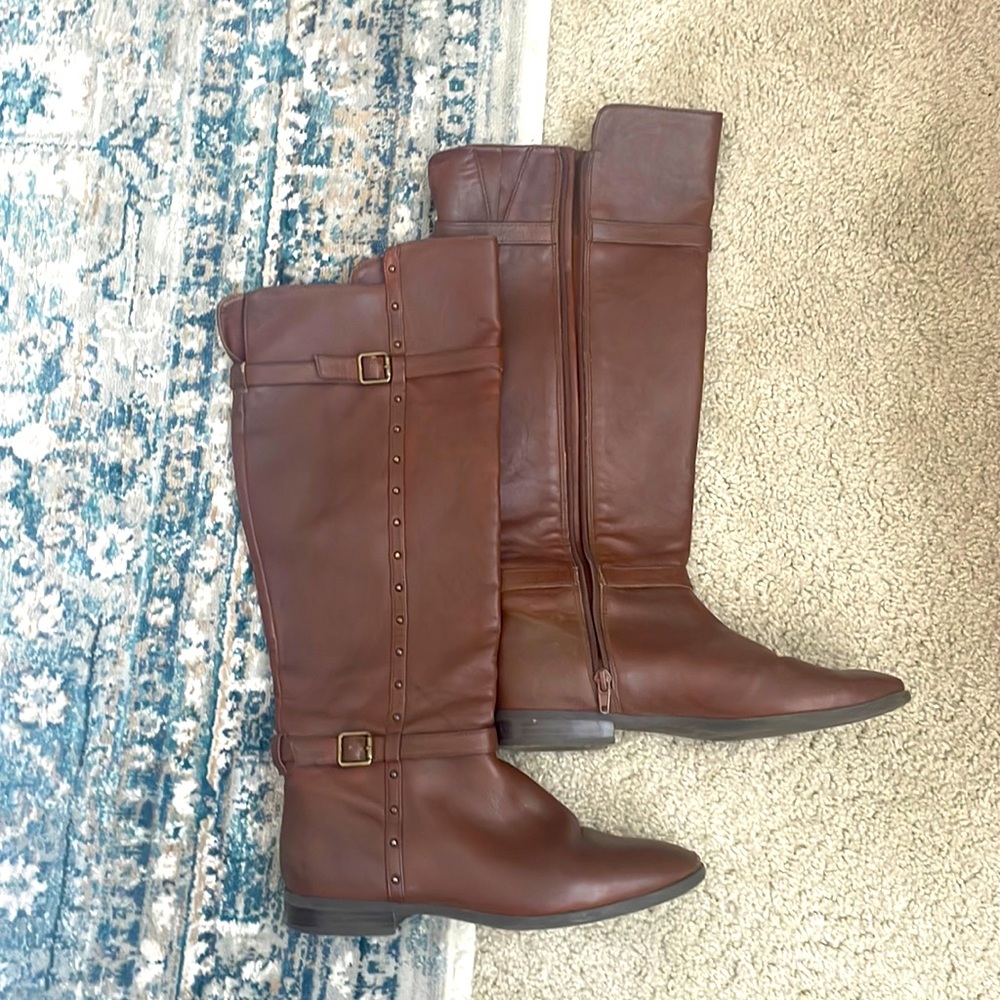 Women’s 8 faux leather boots
